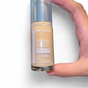 Revlon illuminance skin caring  Foundation Medium Coverage Dewy Finish